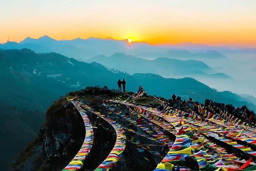 George Everest Peak: Trekker's Paradise