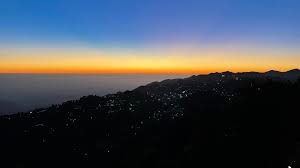 George Everest Peak: Trekker's Paradise